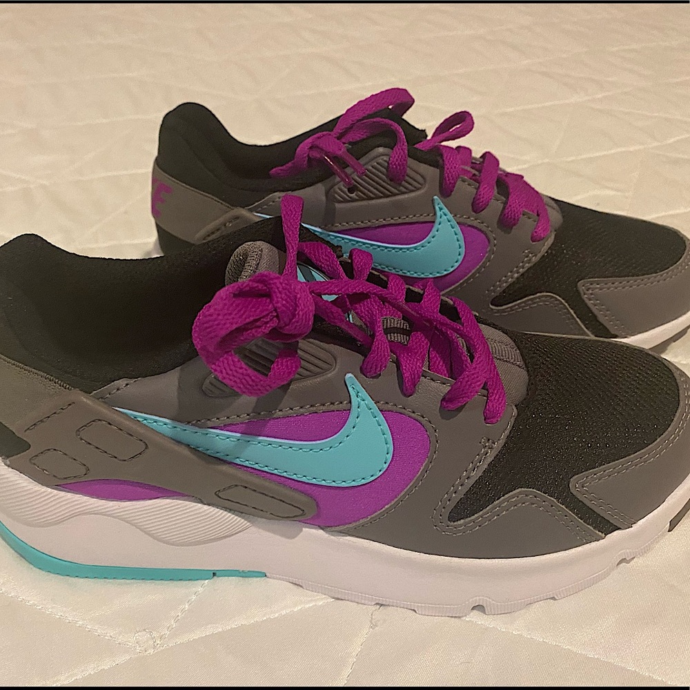 Girl’s Nike Huaraches, Size 4